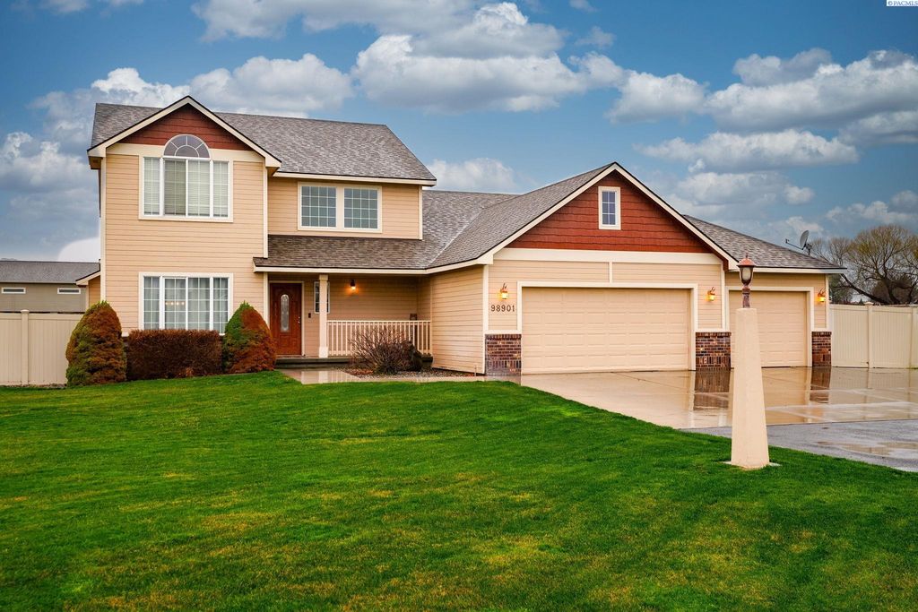 98901 E Brooklyn Dr, Kennewick, WA 99338