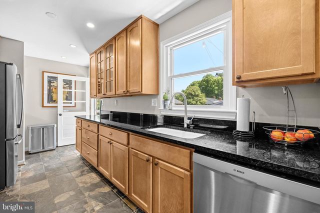 3241 HOLLY HILL DR, Falls Church, VA 22042