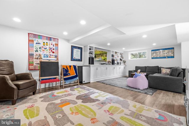 3241 HOLLY HILL DR, Falls Church, VA 22042
