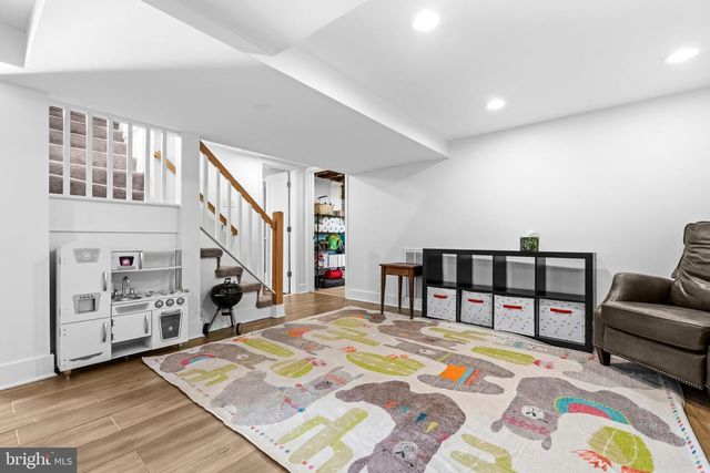 3241 HOLLY HILL DR, Falls Church, VA 22042