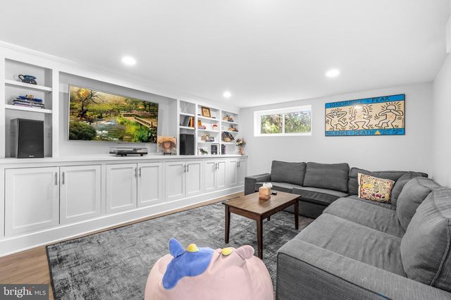 3241 HOLLY HILL DR, Falls Church, VA 22042