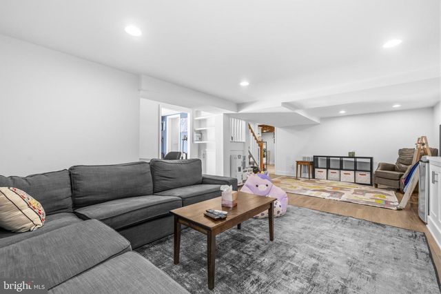 3241 HOLLY HILL DR, Falls Church, VA 22042