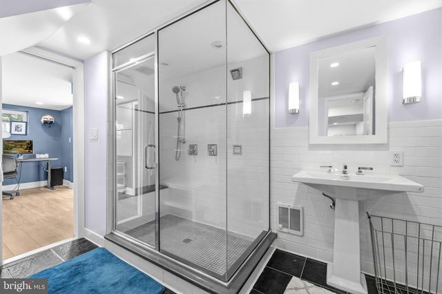3241 HOLLY HILL DR, Falls Church, VA 22042