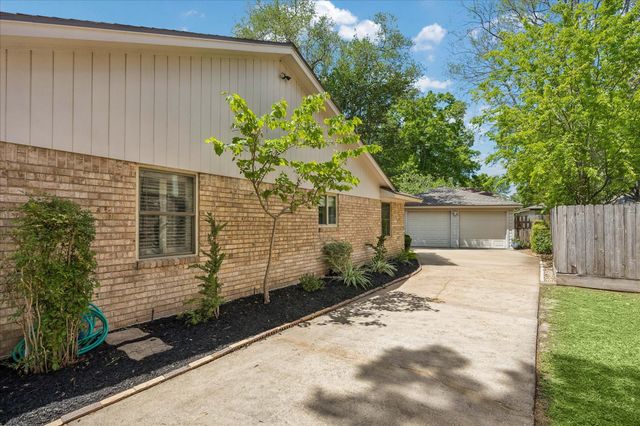 11418 Ash Creek Drive, Houston, TX 77043