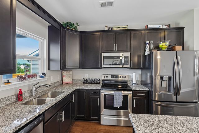 1319 Coates Ln, Gallatin, TN 37066