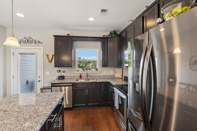 1319 Coates Ln, Gallatin, TN 37066