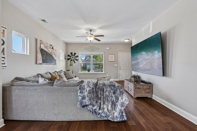 1319 Coates Ln, Gallatin, TN 37066