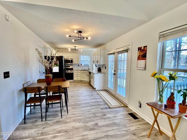 6901 Brook Bend Way, Louisville, KY 40229