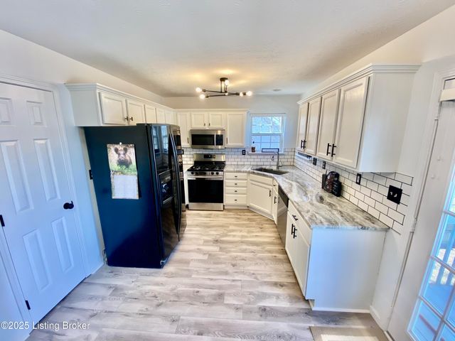 6901 Brook Bend Way, Louisville, KY 40229