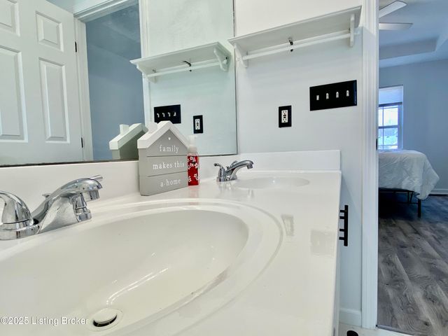 6901 Brook Bend Way, Louisville, KY 40229