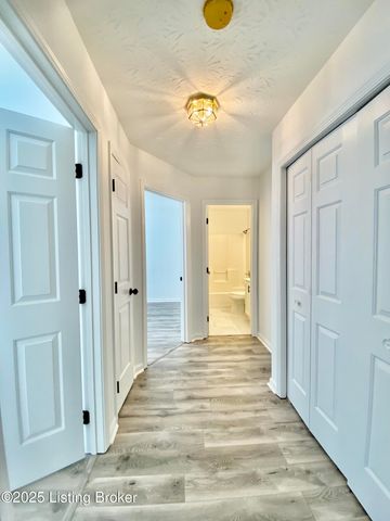 6901 Brook Bend Way, Louisville, KY 40229