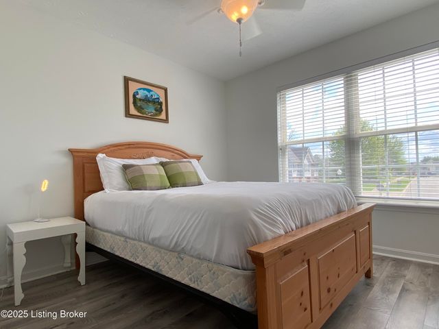 6901 Brook Bend Way, Louisville, KY 40229