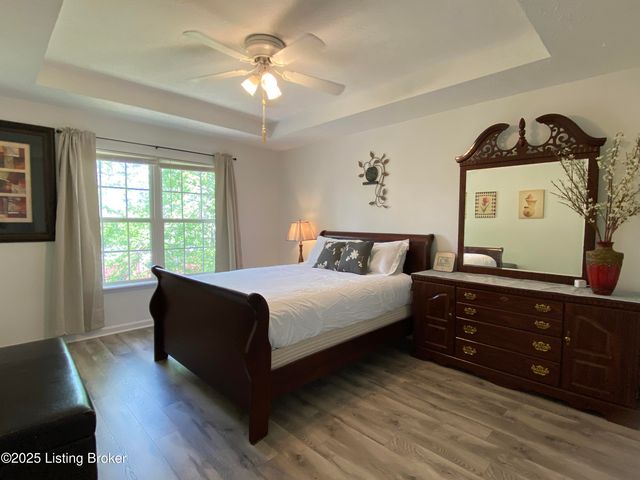 6901 Brook Bend Way, Louisville, KY 40229