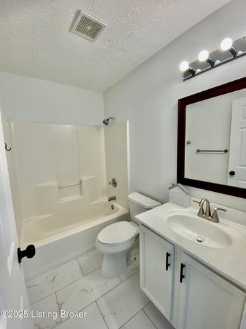 6901 Brook Bend Way, Louisville, KY 40229