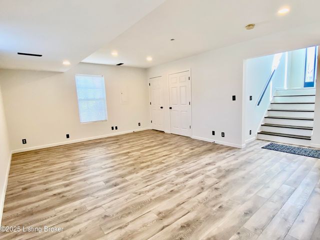 6901 Brook Bend Way, Louisville, KY 40229