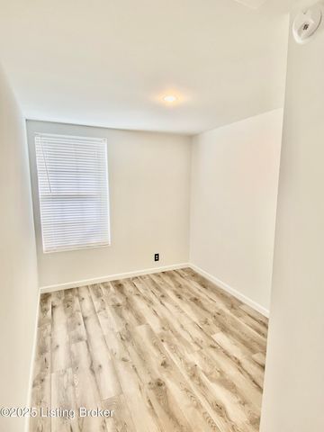 6901 Brook Bend Way, Louisville, KY 40229