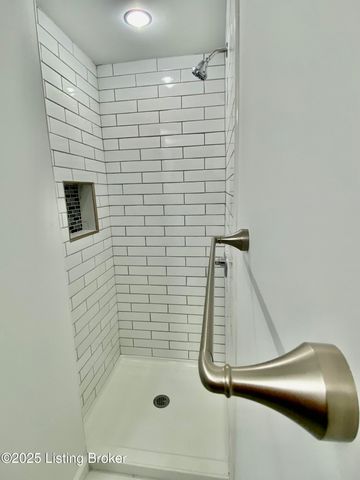 6901 Brook Bend Way, Louisville, KY 40229