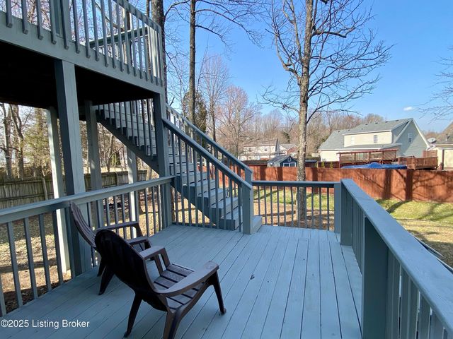 6901 Brook Bend Way, Louisville, KY 40229