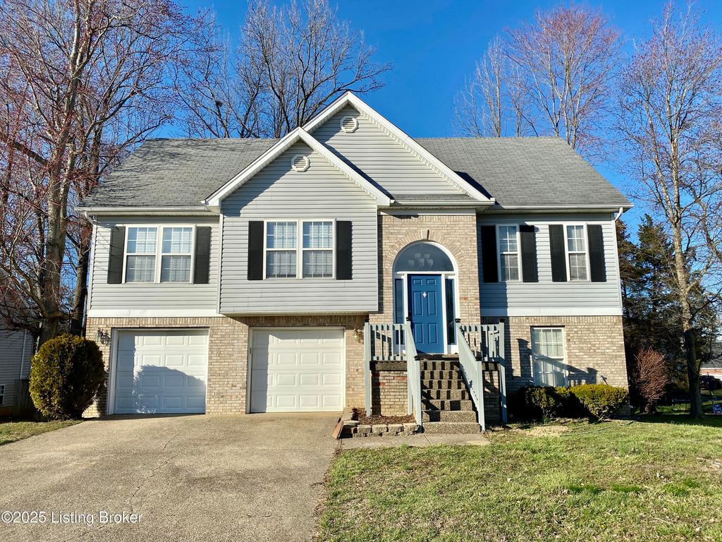 6901 Brook Bend Way, Louisville, KY 40229