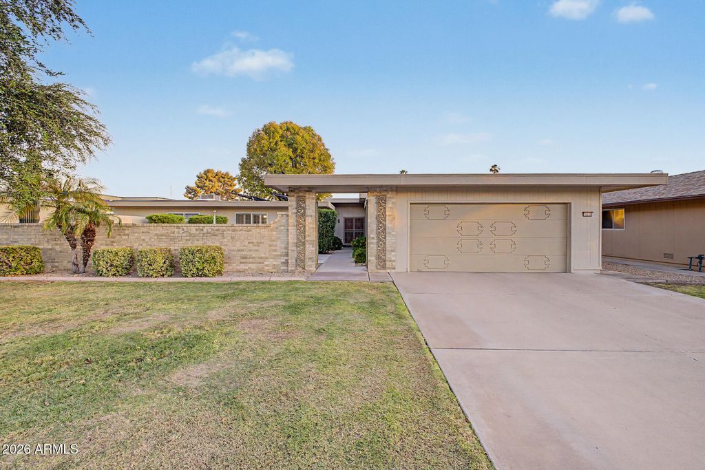10105 W MANZANITA Drive, Sun City, AZ 85373 — exterior