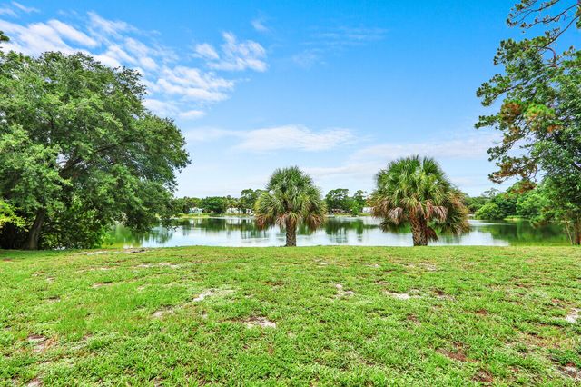 4529 Square Lake Drive, Palm Beach Gardens, FL 33418