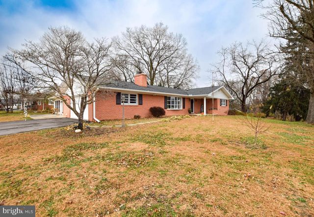 9 GABRIEL DR, Martinsburg, WV 25405