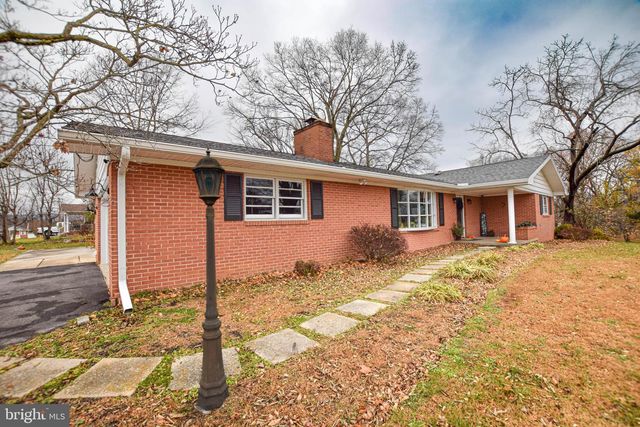 9 GABRIEL DR, Martinsburg, WV 25405