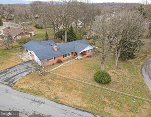 9 GABRIEL DR, Martinsburg, WV 25405