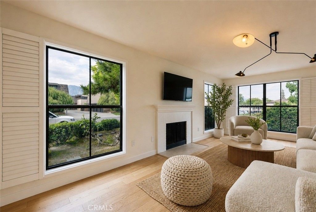 Image 10 of property listing at 585 W Duarte 25, Arcadia, CA 91007