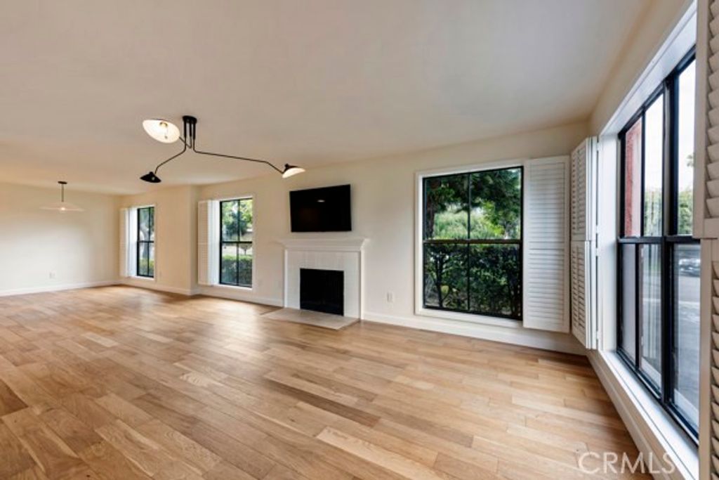 Image 11 of property listing at 585 W Duarte 25, Arcadia, CA 91007