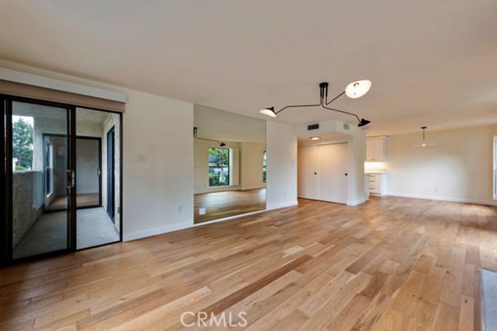 Image 13 of property listing at 585 W Duarte 25, Arcadia, CA 91007
