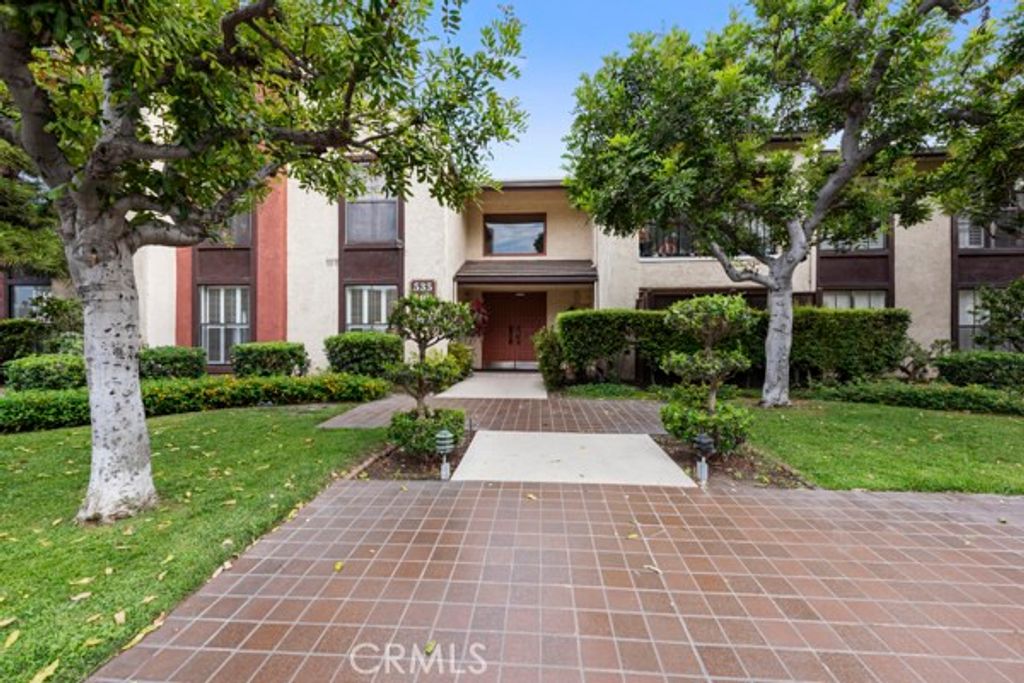 Image 2 of property listing at 585 W Duarte 25, Arcadia, CA 91007