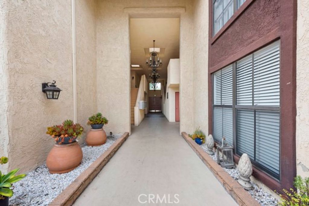 Image 3 of property listing at 585 W Duarte 25, Arcadia, CA 91007