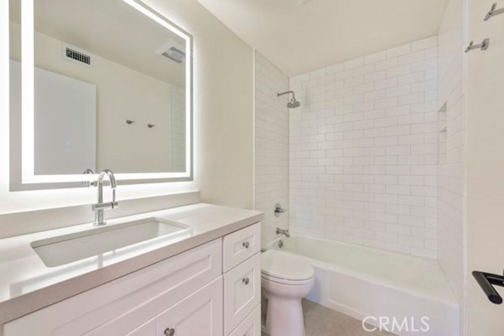 Image 32 of property listing at 585 W Duarte 25, Arcadia, CA 91007
