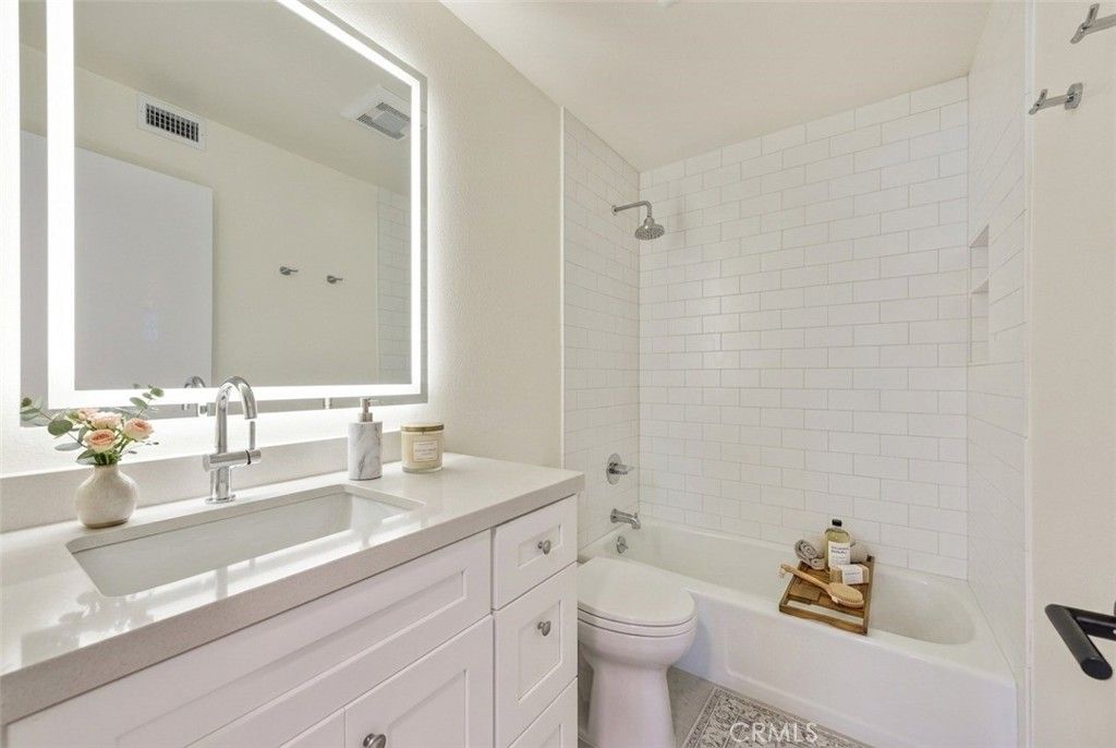 Image 33 of property listing at 585 W Duarte 25, Arcadia, CA 91007