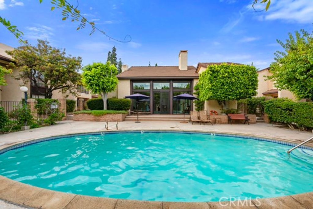 Image 37 of property listing at 585 W Duarte 25, Arcadia, CA 91007
