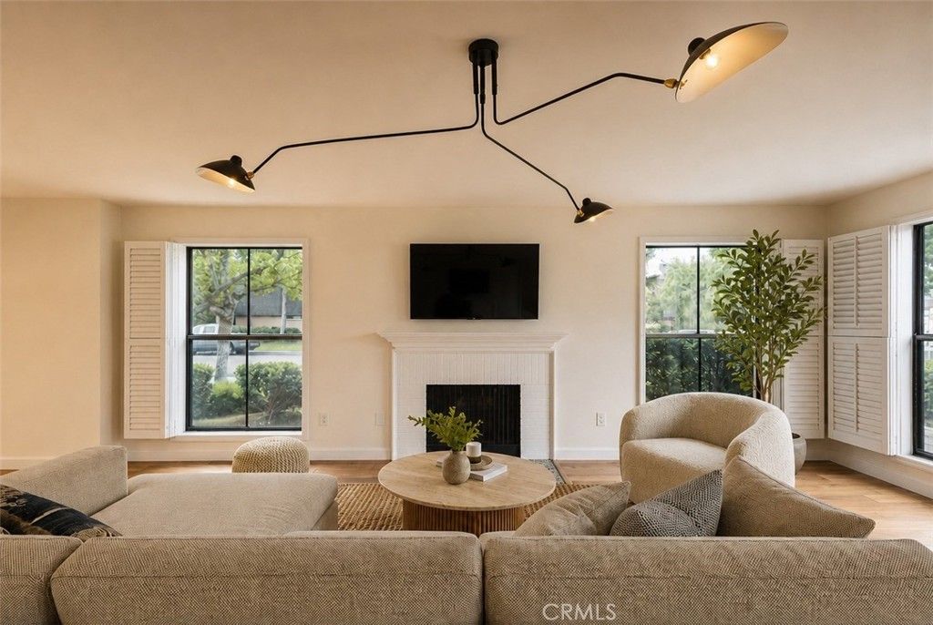 Image 8 of property listing at 585 W Duarte 25, Arcadia, CA 91007