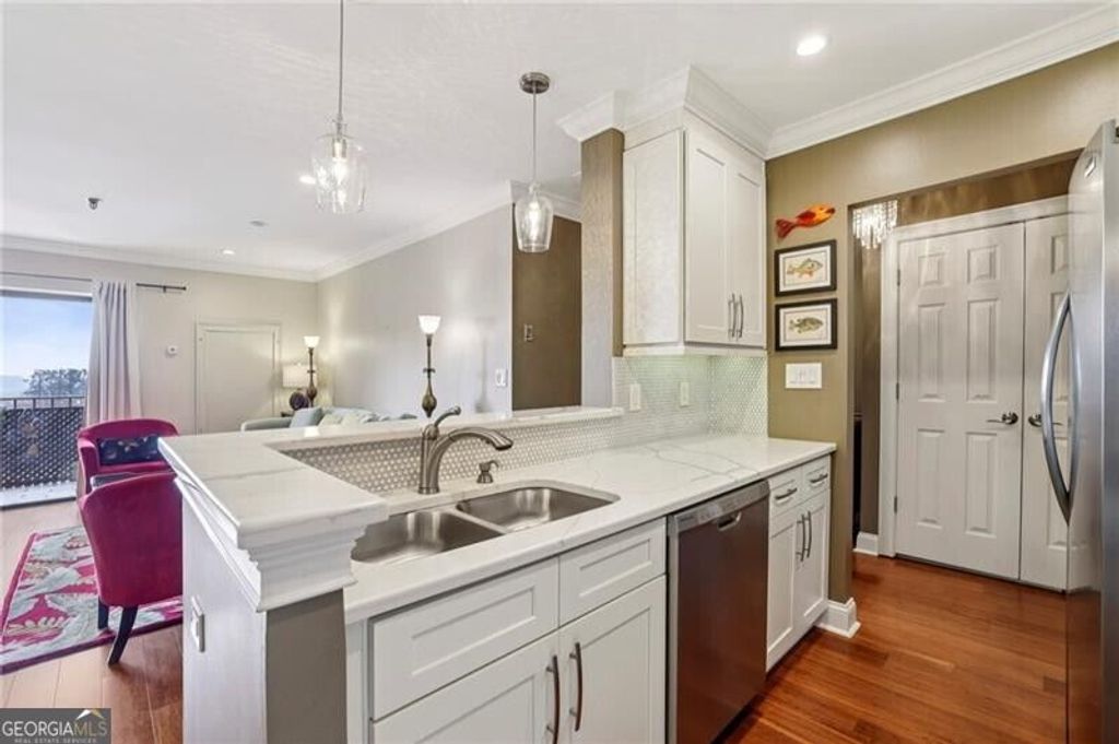 300 Johnson Ferry Road NE B804, Sandy Springs, GA 30328 — exterior