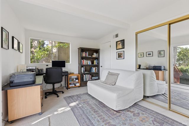 569 Sequoia Dr, San Anselmo, CA 94960