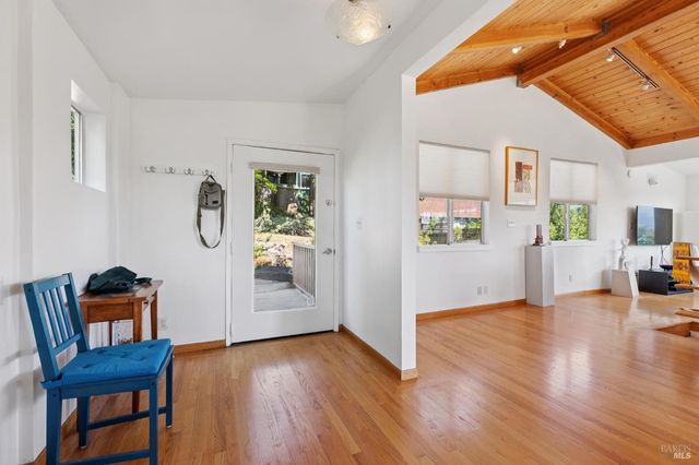 569 Sequoia Dr, San Anselmo, CA 94960
