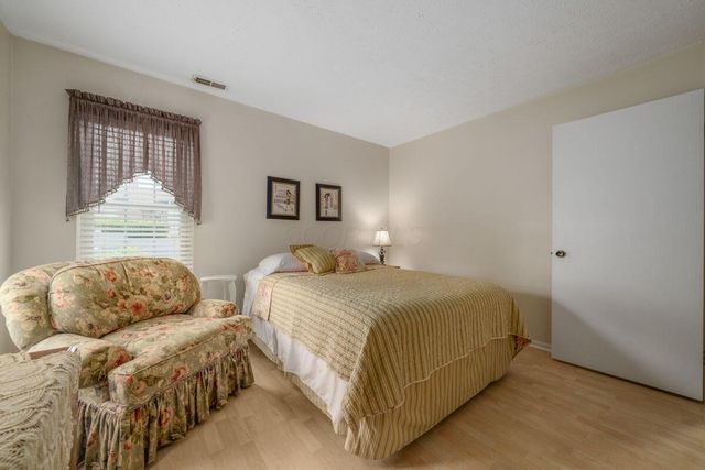 285 Villa Oaks Lane, Columbus, OH 43230