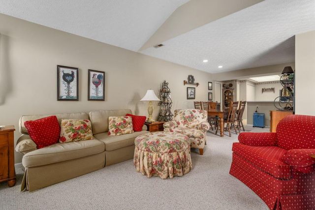 285 Villa Oaks Lane, Columbus, OH 43230