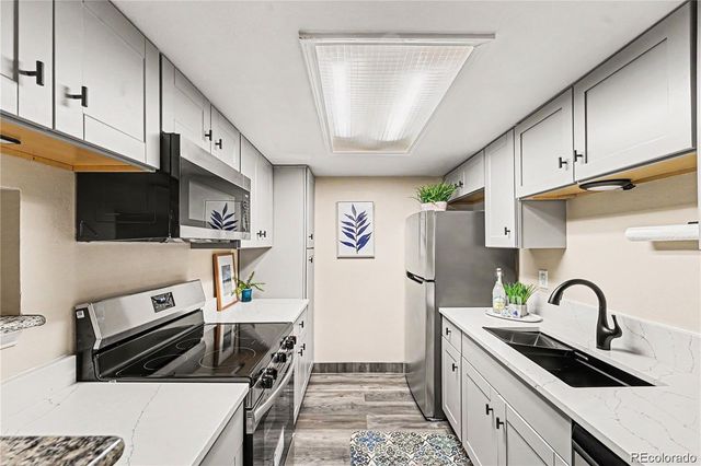 8225 E Fairmount Drive 9-201, Denver, CO 80247