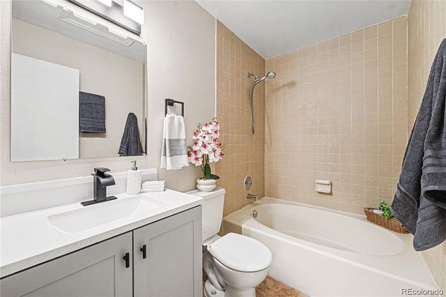 8225 E Fairmount Drive 9-201, Denver, CO 80247