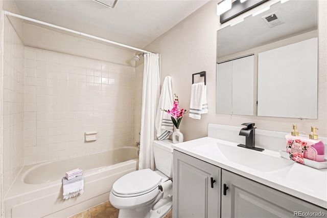 8225 E Fairmount Drive 9-201, Denver, CO 80247