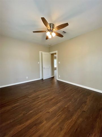 813 Nursery Road, Clute, TX 77531