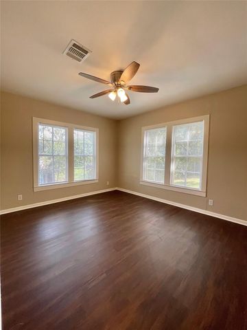 813 Nursery Road, Clute, TX 77531