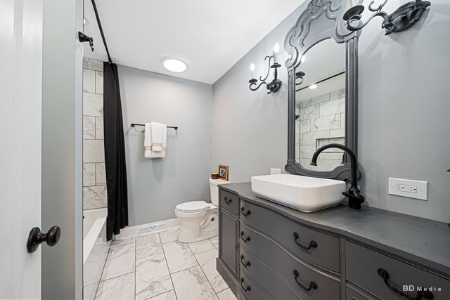 8544 Pine Street, Orland Park, IL 60462