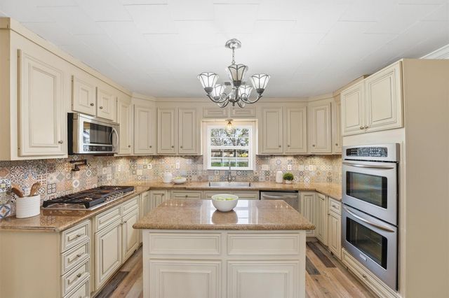 2415 W Cedar Bayou Lynchburg Road, Baytown, TX 77521