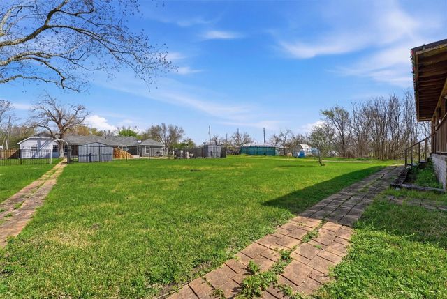 2415 W Cedar Bayou Lynchburg Road, Baytown, TX 77521